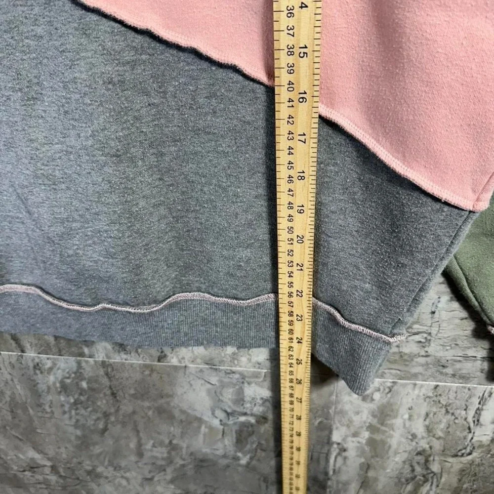Wild Fable pink and grey colorblock sweatshirt Woman's Size M #colorblock - Picture 7 of 7